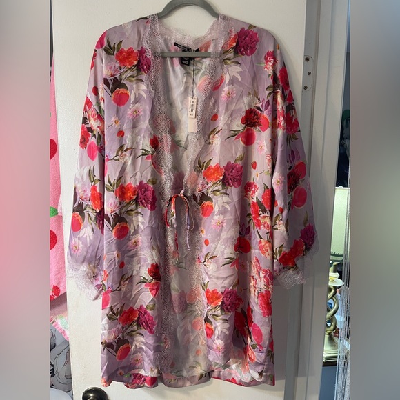 NWT Victoria's Secret Pink Floral Robe - Picture 2 of 5